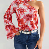 Blusa con estampado floral de cuello asimetrico de manga con volante