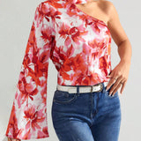 Blusa con estampado floral de cuello asimetrico de manga con volante