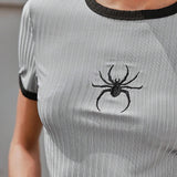 ICON Camiseta crop arana con bordado ribete en contraste