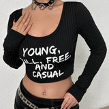 Camiseta crop con estampado de slogan de cuello scoop