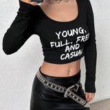 Camiseta crop con estampado de slogan de cuello scoop