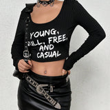 Camiseta crop con estampado de slogan de cuello scoop