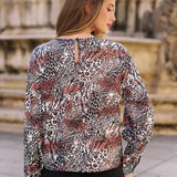 Blusa con estampado de leopardo de cuello con abertura de ojo