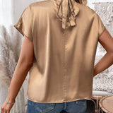 Camisa De Satin De Color Liso Con Cuello Alto