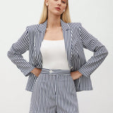 BIZwear Conjunto De Blazer De Rayas Y Pantalones Cortos Con Solapa De Contraste Para Mujer