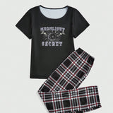 ROMWE Goth Conjunto De Pijama De Estilo Gotico Para Mujeres Con Luna Oscura, Estrellas, Letras, Estampado Digital De Gingham Y Top Y Pantalon De Manga Corta