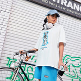 Street Sport Conjunto Deportivo Para Mujeres Con Camiseta De Manga Caida Y Hombros Descubiertos Con Estampado De Dibujos Animados Y Pantalones Cortos