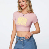 Qutie Camiseta Corta De Manga Corta Para Mujeres Con Estampado De Flores Y Letras