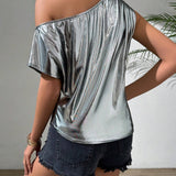 Essnce Camisa suelta plateada brillante y reflectante con cuello asimetrico