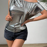 Essnce Camisa suelta plateada brillante y reflectante con cuello asimetrico