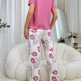 Conjunto De Pijama Casual Para Mujeres Con Pantalones Estampados Florales Rosados Y Camiseta De Manga Corta De Color Solido
