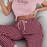 Conjunto De Pijama De CamiConjuntoa Con Cuello Redondo De Manga Corta Con Impresion De Letras Y Pantalones A Rayas Para Mujer