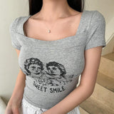 DAZY Camiseta De Mujer Con Cuello Cuadrado Con Retrato Y Letras Impresas