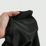 Slayr Pantalones de mujer elegantes negros con material cortaviento tipo abrigos de calle tres-dimensionales con estilo veraniego casual, tela de trabajo con cinturon elastico y apertura recta en la pierna.