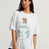 Earth Day Fanverse Picks Playera Con Dibujo Animado Y Hombros Caidos