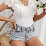 Frenchy Camiseta elegante de verano ajustada al cuerpo con bordados ahuecados y encaje de remiendo, parte superior blanca de verano, estilo elegante, vestuario de invitado de boda