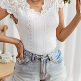 Frenchy Camiseta elegante de verano ajustada al cuerpo con bordados ahuecados y encaje de remiendo, parte superior blanca de verano, estilo elegante, vestuario de invitado de boda