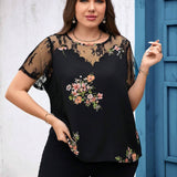 Blusa de verano para mujer de a grande con encaje floral, parches de malla y manga corta