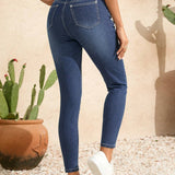 Jeans de mujer casual y sencillos lavados en corte ajustado