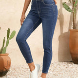 Jeans de mujer casual y sencillos lavados en corte ajustado