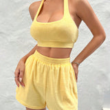 EZwear Conjunto para mujeres de top amarillo tejido apretado ajustado de cuello halter sin mangas y pantalones cortos sin espalda