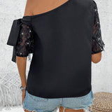 Camisa Con Cuello Asimetrico Con Dees De Malla Decorada Con Lentejuelas Y Borlas