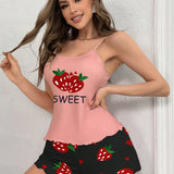 Conjunto de camisola y shorts de pijama estampado con diseno de fresas y letras para verano