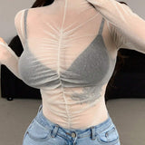 DAZY Top corto entallado para mujeres con cuello alto, pliegues y malla transparente