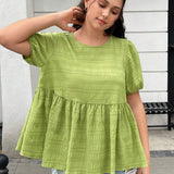 Camisa estilo babydoll para mujer de a etra grande para verano con tela teturizada color verde lima, dobladillo con volantes y manga burbuja suelta