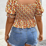 Frenchy Blusa de manga corta con cuello cuadrado con diseno de estampado floral pequeno con corte y volantes en el dobladillo para la temporada de vacaciones de verano y ropa casual, a plus