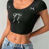 Qutie Camiseta de manga corta para mujer con adornos de pedreria y cuello redondo