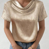 Blusa casual de cuello alto dorado con manga corta