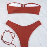 Conjunto de 2 piezas para mujeres, parte superior sin tirantes con accesorio de correa desmontable en forma de U de color marron y Bottom de bikini triangular