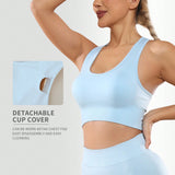 GEMCHO Conjunto de deporte de mujer con camiseta sin mangas transpirable de unicolor y shorts ligeros hasta las nalgas ajustados para deporte de yoga y ejercicio fisico, outfit ideal para gimnasio y aeropuerto