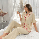 Conjunto de pijama para mujeres con diseno de cuello y bolsillo con ribete en contraste