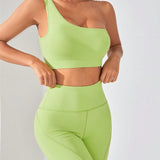 Conjunto de yoga verde-aguacate, top de tanque de hombro oblicuo y shorts