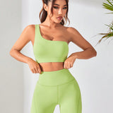 Conjunto de yoga verde-aguacate, top de tanque de hombro oblicuo y shorts