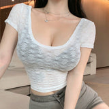 DAZY Top corto de verano para mujer con mangas cortas, cuello redondo grande y diseno ajustado con detalles transparentes