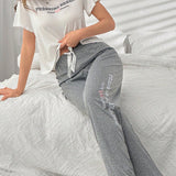 Conjunto de pijama de verano / primavera de manga corta con mensaje impreso en la parte superior, decoracion de detalle de lazo y pantalones largos