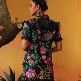 Frida Kahlo    Designer Pompi Garcia Camisa floral impresa con encaje de contraste para verano