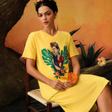 Frida Kahlo X  Vestido de dormir holgado de verano con cuello en V y estampado de botanica y personaje con hombros caidos