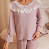 Conjunto de pijama rosa tamano estandar para mujeres con top de encaje de cuello en V y mangas largas empalmado con pantalones
