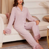 Conjunto de pijama de mujer con botones frontales, parte superior y pantalon de encaje con ribete fruncido en chiffon