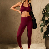 VARSITIE Conjunto basico de top y leggings de yoga deportivo de verano con copa de pecho y fruncido.