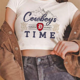 Camiseta blanca de manga corta con estampado de vaquero del oeste para mujer, ajustada y corta, adecuada para el festival de musica de verano Cowboys HORIZON D JOURNEY TIME