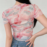 DAZY Top corto de malla estampado con Tie-Dye para mujer, ideal para veranos