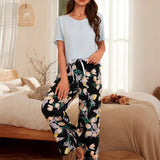 Serenescape Conjunto de pijama para mujer con top de manga corta de unicolor y pantalon largo estampado con flores