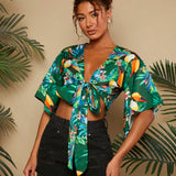 TRVLCHIC Blusa de manga acampanada con nudo frontal de verano para mujer, tejido de vacaciones, atuendos de festival de rave, camisas casuales para mujer, crop top, camisa hawaiana, cardigan de verano