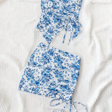 WYWH Conjunto de top corto sin tirantes y falda ajustada con estampado floral de rosas en azul y blanco, con fruncido y cordon ajustable, atuendo casual romantico para mujeres en vacaciones