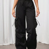 Tall Pantalon negro cargo con bolsillo con solapa en el costado y cintura con cordon